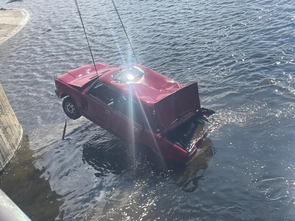Молодик на Волині викрав авто і втопив у річці