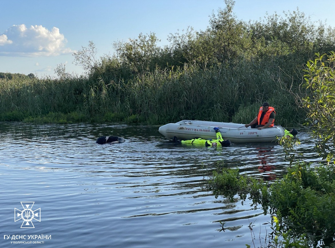 На Волині рятувальники знайшли у річці тіло чоловіка