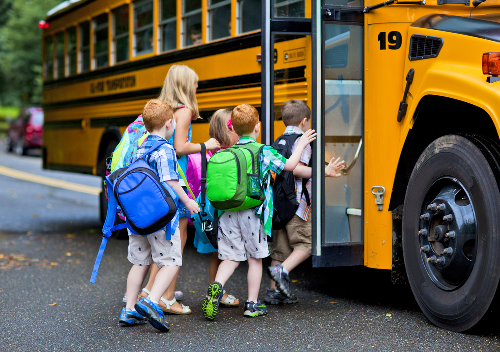 Громади в Україні отримали від ЄС понад 370 шкільних автобусів