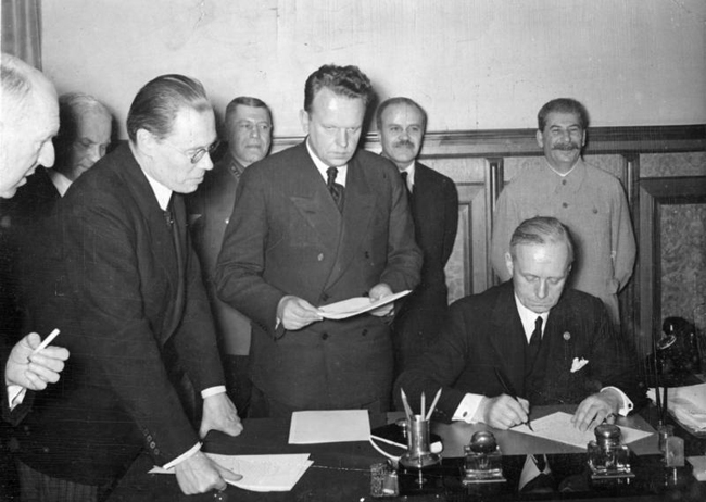 Договір про дружбу: 80 років тому у Москві комуністи об