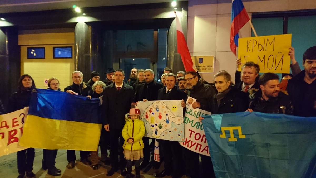 У Варшаві відбулась акція проти анексії Криму