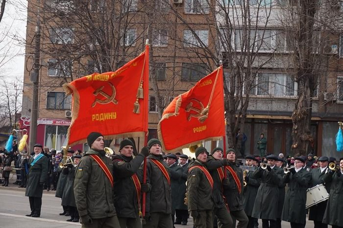 У Кривому Розі за парад з червоним прапором понизили командира військової частини