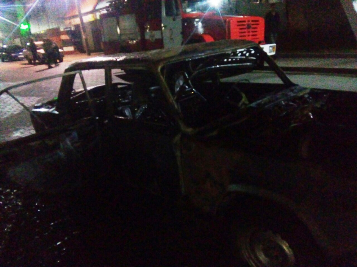 На Львівщині вщент згоріла автівка. Фото