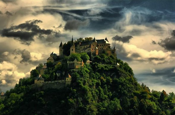 20 вражаючих та неприступних замків Європи