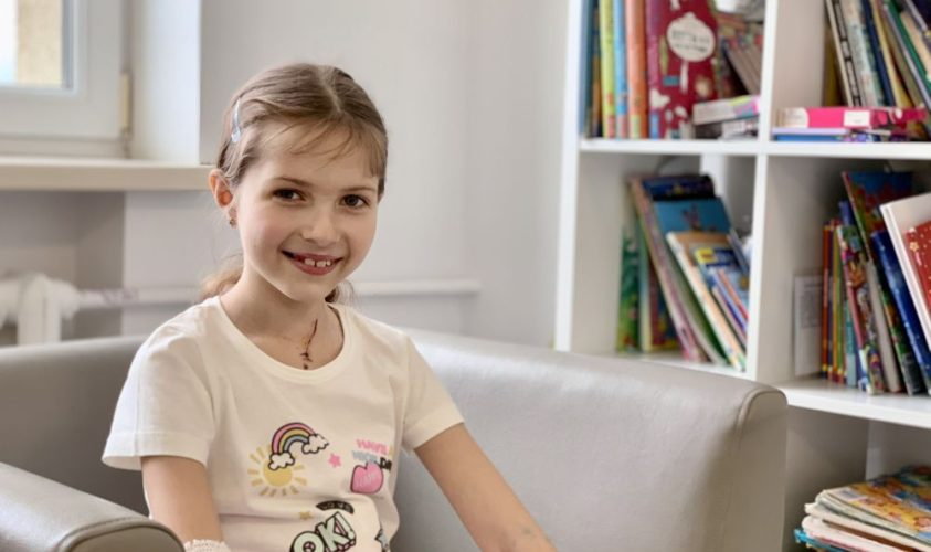 Львівські лікарі допомогли дівчинці, яка 6 років не могла їсти через обпечений стравохід