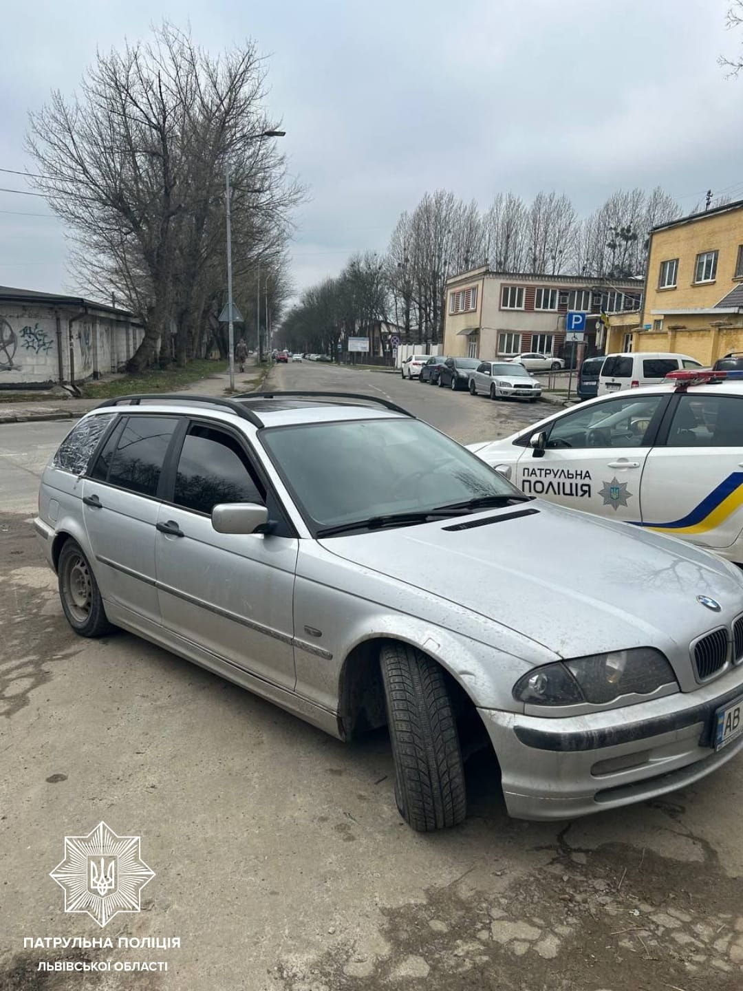 Львівські патрульні виявили автомобіль-"двійник"