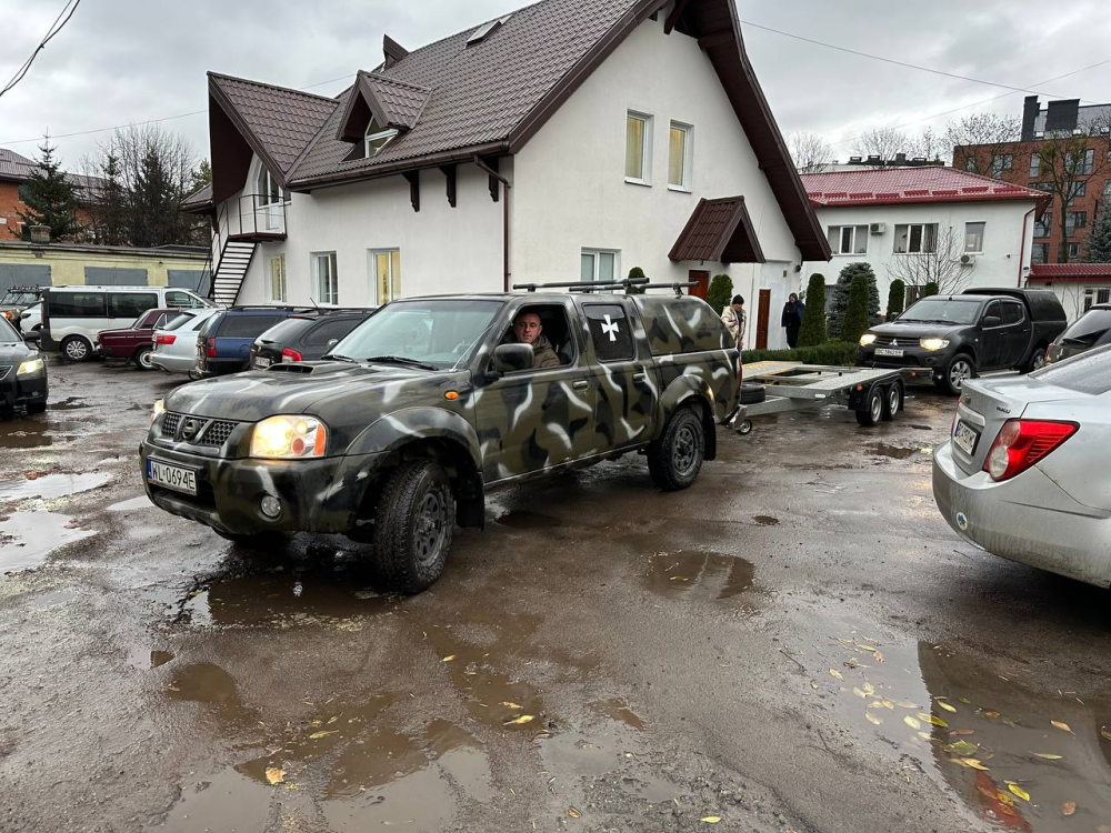 Львівські лісівники передали на фронт автомобіль, генератори й дрони-камікадзе