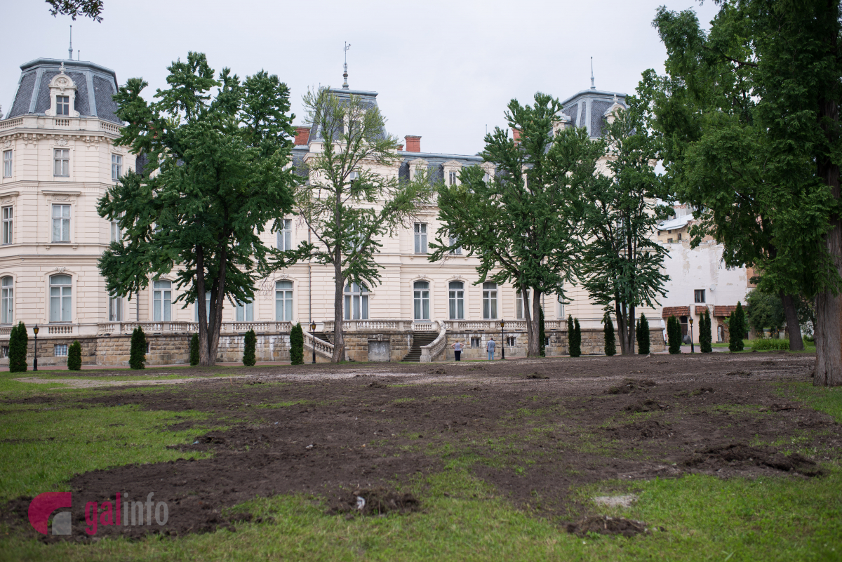 "Це кримінальний злочин", - Лариса Возницька про знесення парку біля Палацу Потоцьких