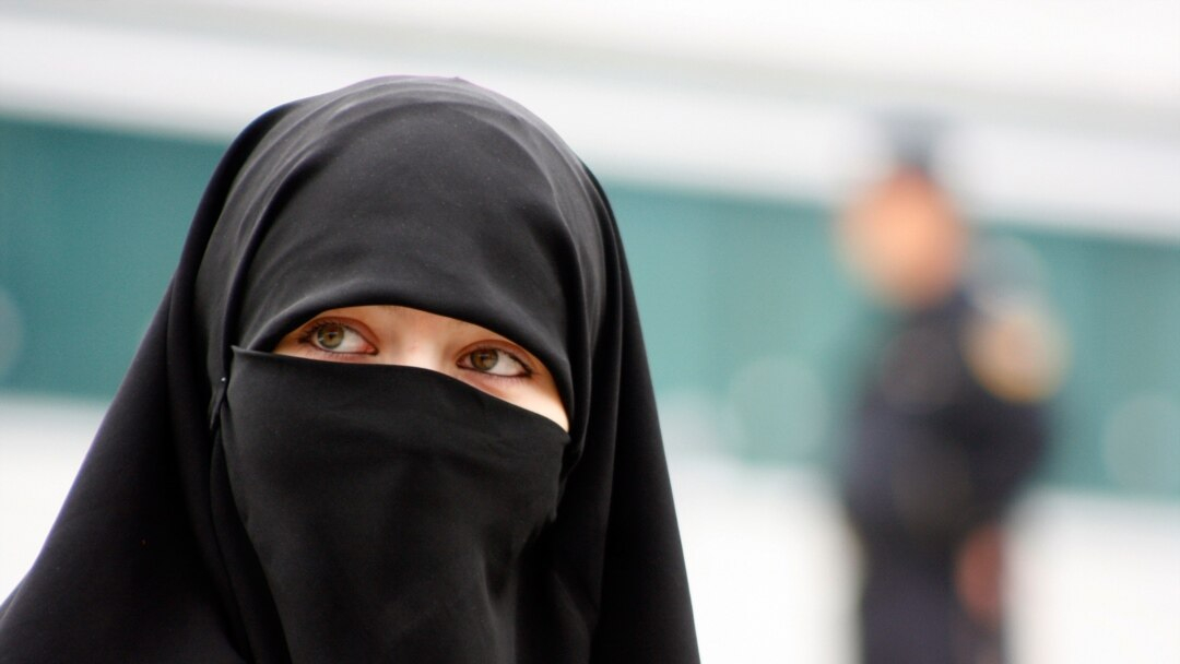 В Афганістані таліби арештовують жінок, які не носять хіджаб
