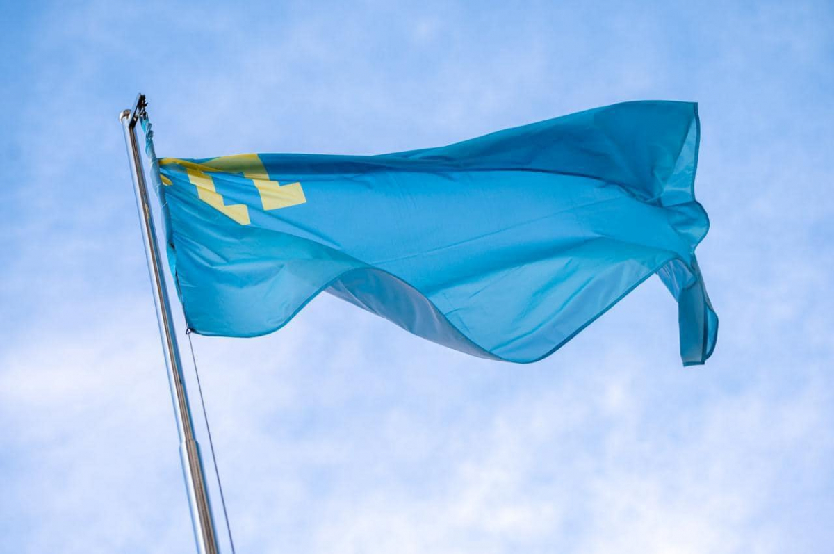 Перед Львівською ОВА підняли прапор кримськотатарського народу