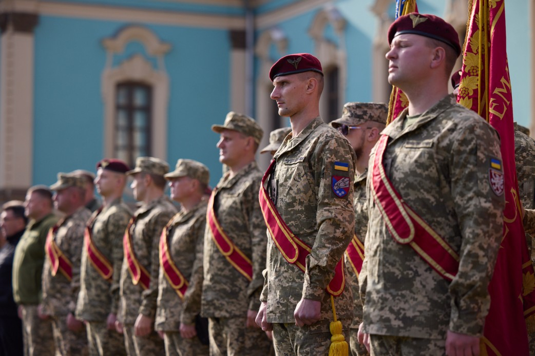 Президент вручив ордени двом львівським десантникам