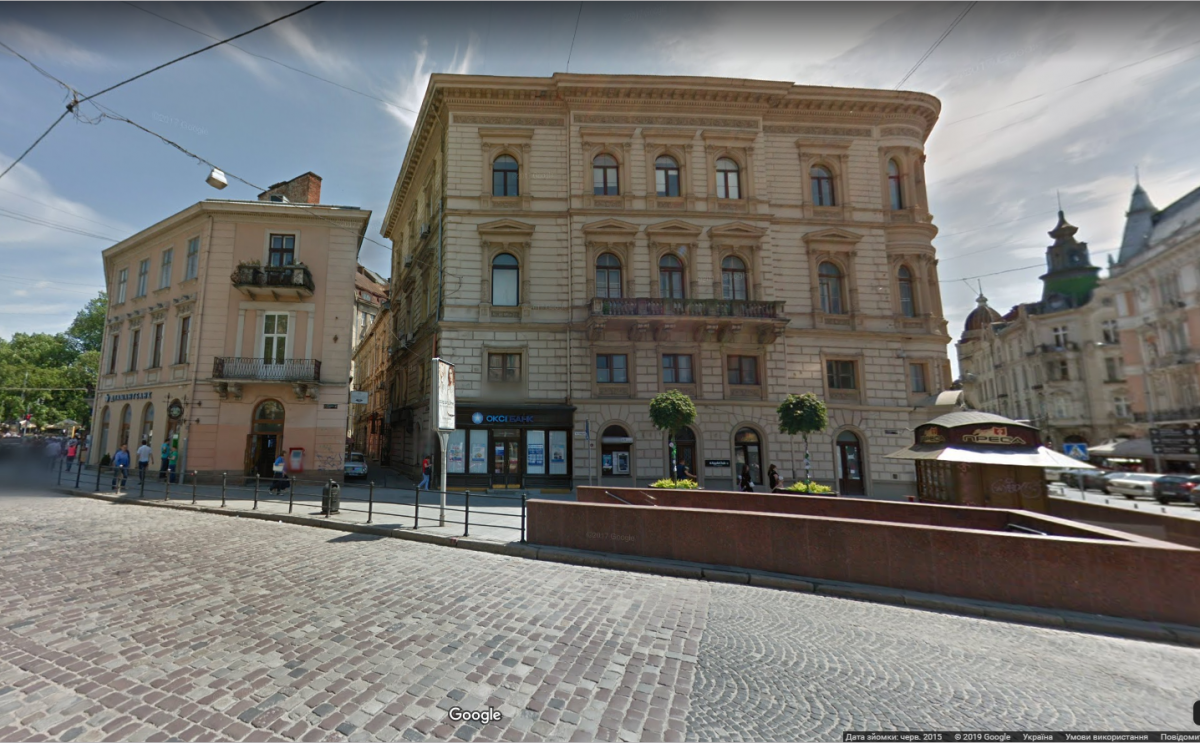 На горищі будинку у центрі Львова виявили бойовий автомат з глушником