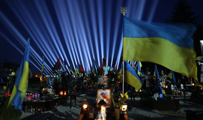 У Львові над могилами українських Героїв у небо запустять промені пам