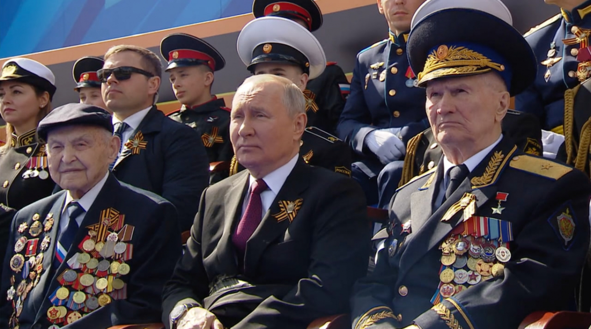 Путін прийняв парад Перемоги разом із НКВСниками та КДБістами