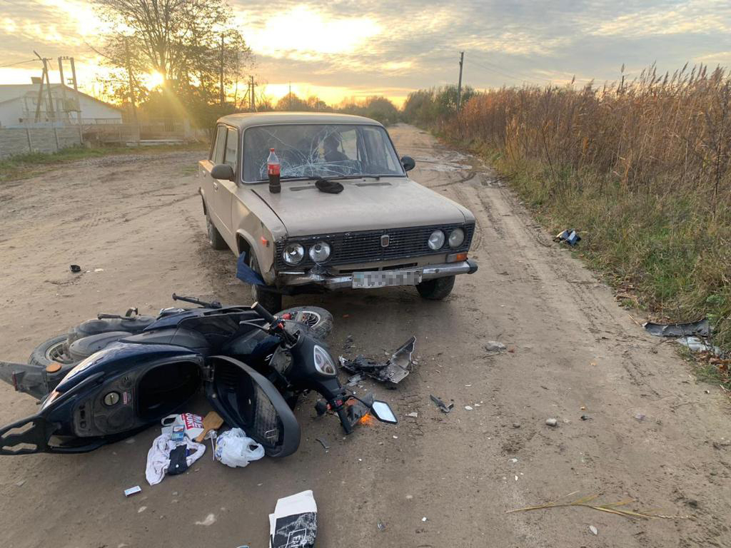 На Львівщині автівка збила скутер: загинула 5-річна дівчинка