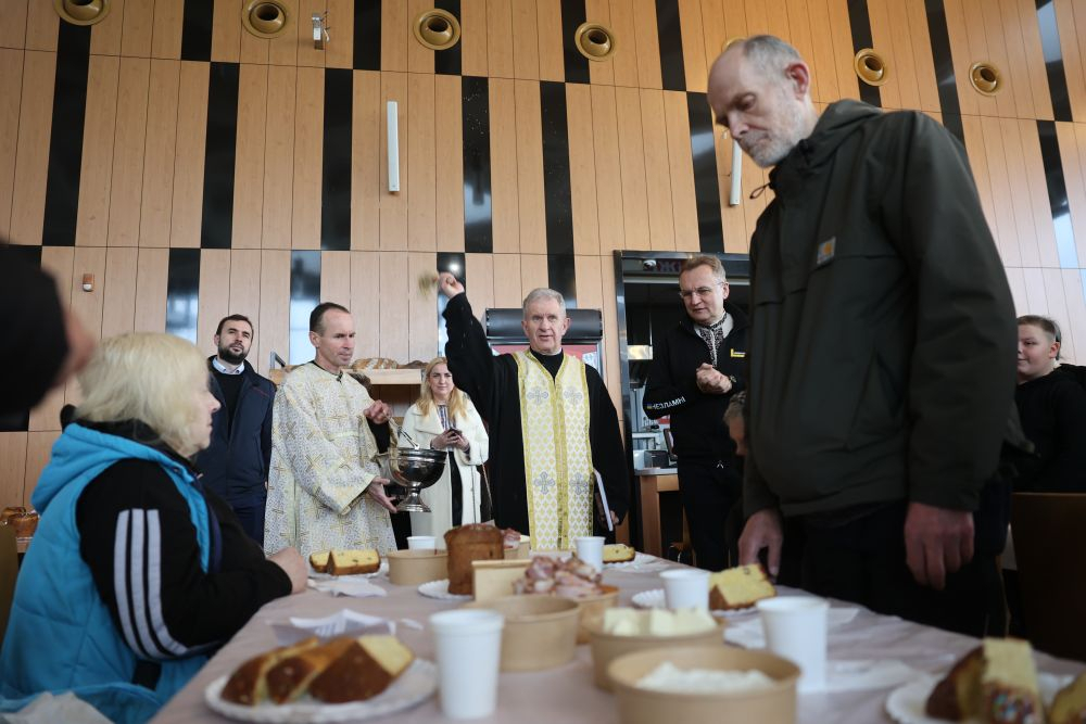 Для нужденних у Львові організували Великодній сніданок