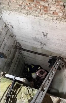 На Львівщині жінка впала у 7-метрову яму