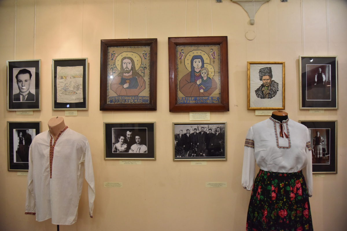 У Львові презентували виставку унікальних вишиванок різних поколінь