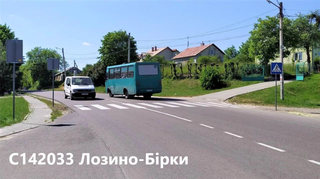 На Львівщині за два місяці нанесли сотні кілометрів дорожньої розмітки