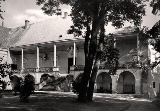 Замок у Поморянах, фото 1925 року. Фото з сайту Фотографії старого Львова.