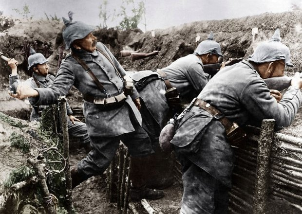 Сцена з траншейної війни. Німецькі солдати в бою. Фото з http://www.hroniky.com
