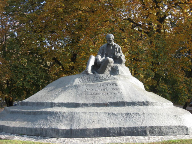 Пам’ятник Шевченку в Ромнах. Фото: uk.wikipedia.org