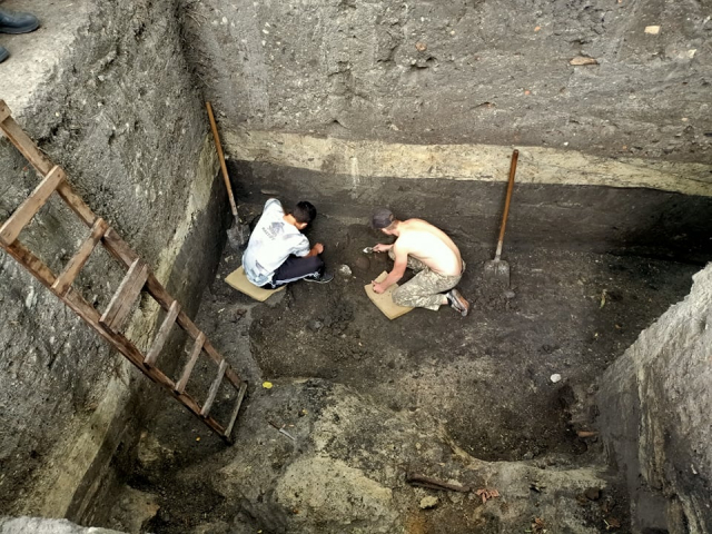 На території Малого городища у Буську, що на Львівщині, археологи відкрили долівку першого християнського храму, який функціонував у княжому місті. Фото - Гал-інфо.
