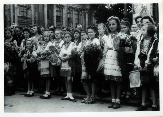 Липень 1943-ого, Львів. Світлини взято з сайту photo-lviv.in.ua.