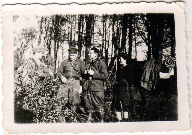 Зліва направо: стрілець «Май», Зиновій Тершаківець — «Федір», Олекса Гасин — «Лицар», Ірина Козак — «Бистра». Фото - ЦДВР.