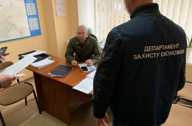 На Львівщині правоохоронці затримали на хабарі посадовців обласного управління рибного господарства