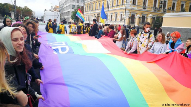 Учасники й учасниці ювілейного Маршу рівності "КиївПрайд-2021"
