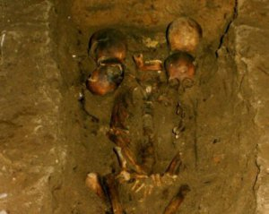 Поховані люди могли бути жертвами кланових війн Фото: bbc.com