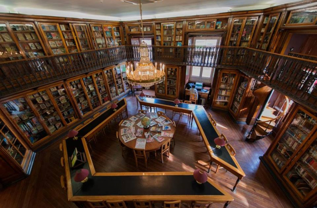 Бібліотека Сао Лазаро, що в місті Лісабон