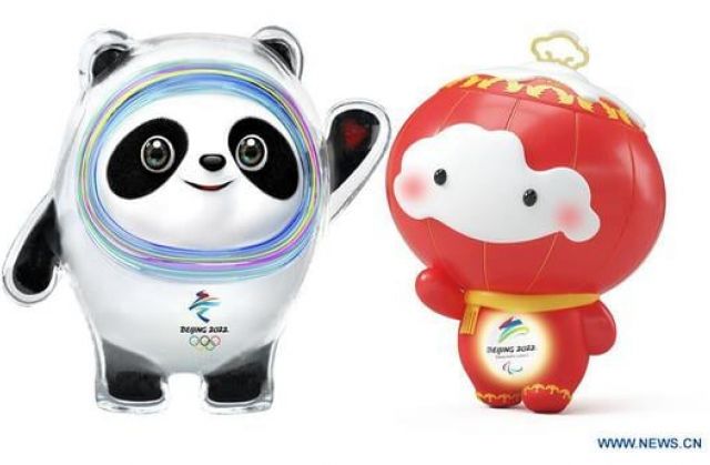 Панда на ім’я Бін Двень Двень - талісман Олімпійських ігор-2022 і китайський ліхтарик Сюе Жунжун - талісман зимових Паралімпійських ігор-2022