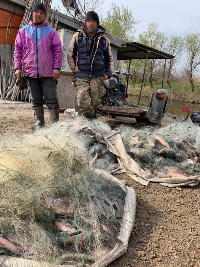 На Одещині затримали браконьєрів з кілометровими сітками та уловом