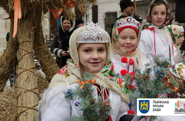 У переддень Різдва у Львові встановили Різдвяного Дідуха