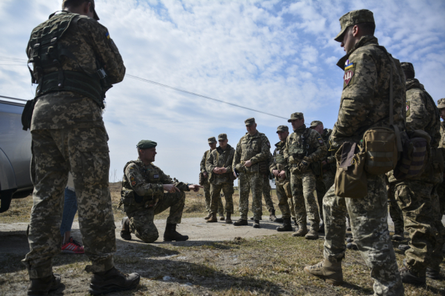 Українські воїни-десантники проходять підготовку в рамках операції "ORBITAL"
