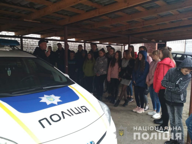 Учні Завадівської школи завітали до Яворівського відділу поліції