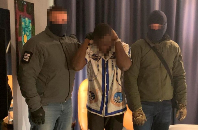 У Києві затримали африканця,який виготовляв фальшиві гроші