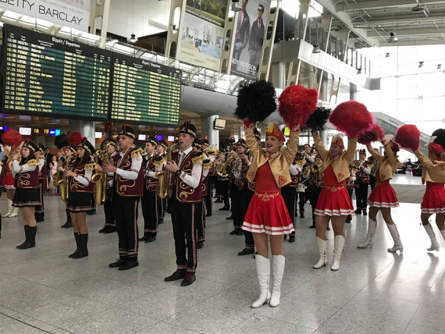 В аеропорту "Львів" відбувся музичний флешмоб до Дня міста