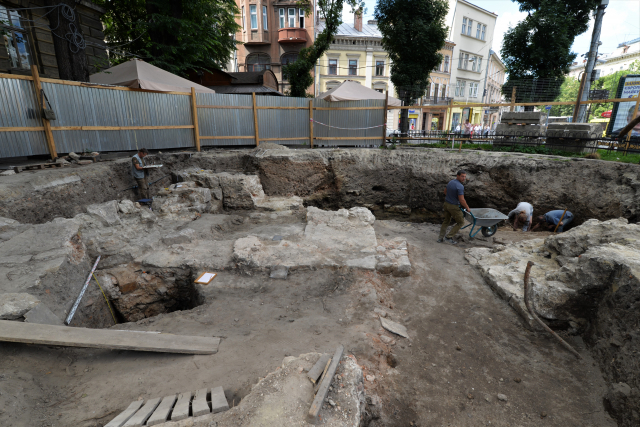 Розкопки на площі Галицькій у Львові. Фото Олена Ляхович, Гал-інфо