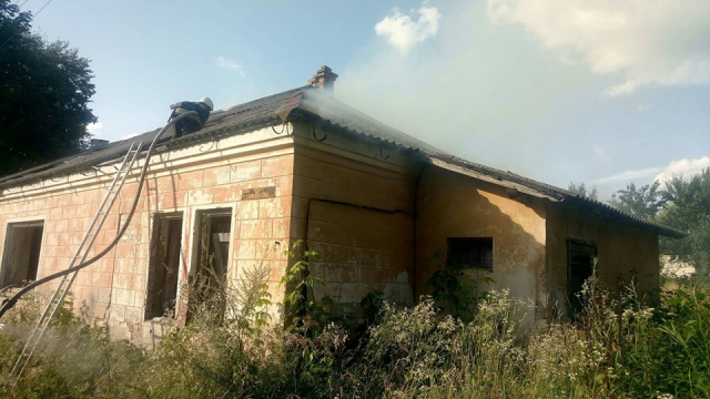 На Львівщині у будівлі колишнього дитячого садка трапилась пожежа. Фото: ДСНС