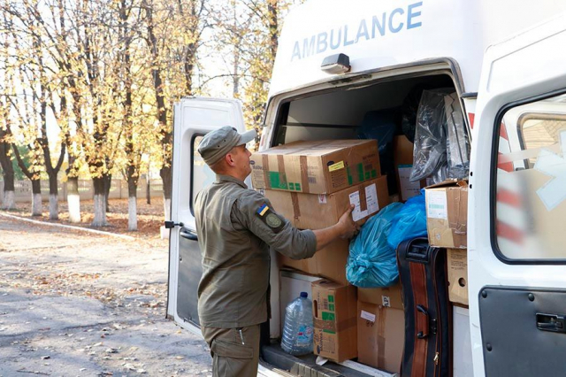Нацгвардійці привезли гуманітарну допомогу у Велику Новосілку