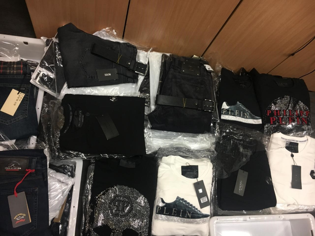 У Львові затримаали контрабанду брендового одягу на понад мільйон гривень