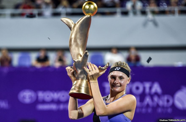 Українка Даяна Ястремська з трофеєм турніру в Таїланді, 3 лютого 2019 року. Фото: AFP