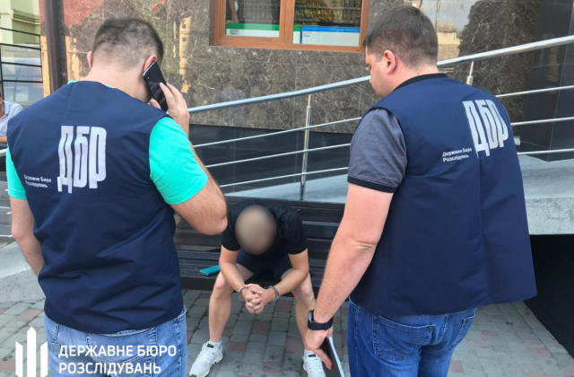 Слідчі львівського ДБР затримали на хабарі головного рибінспектора