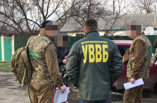Хабар за працевлаштування у прикордонне відомство спробували надати на Луганщині