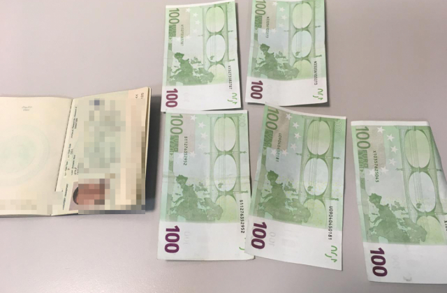 Алжирець за 500 євро намагався купити пропуск в Україну. Фото: прес-служба ДПСУ