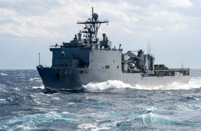 Американський корабель USS FortMcHenry/ Джерело: Twitter 6 Флоту США