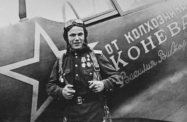 Іван Кожедуб біля свого літака